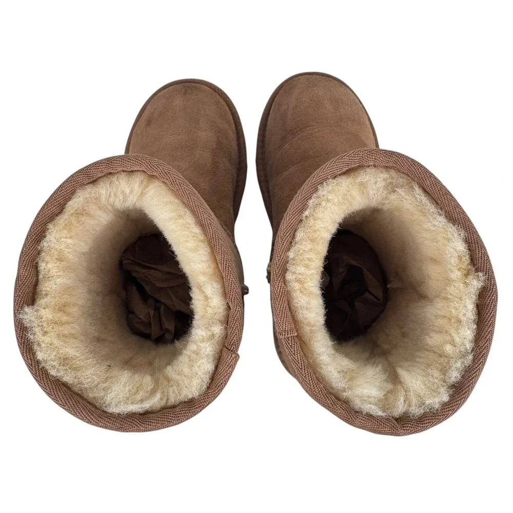 UGG Kids Classic Short II Winter Boots Sz 2 Chestnut Suede Sheepskin